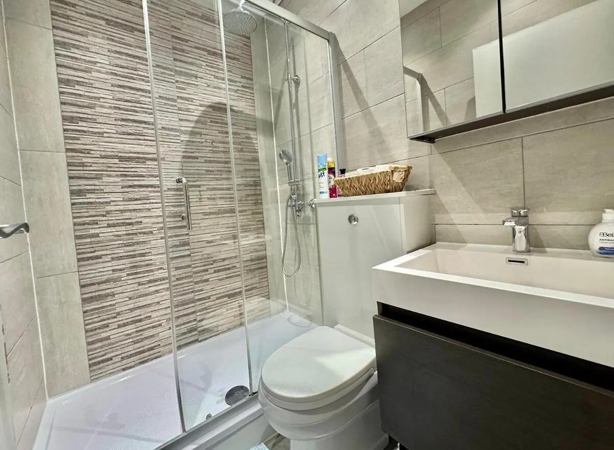 London Elite Flat With Parking Apartment United Kingdom