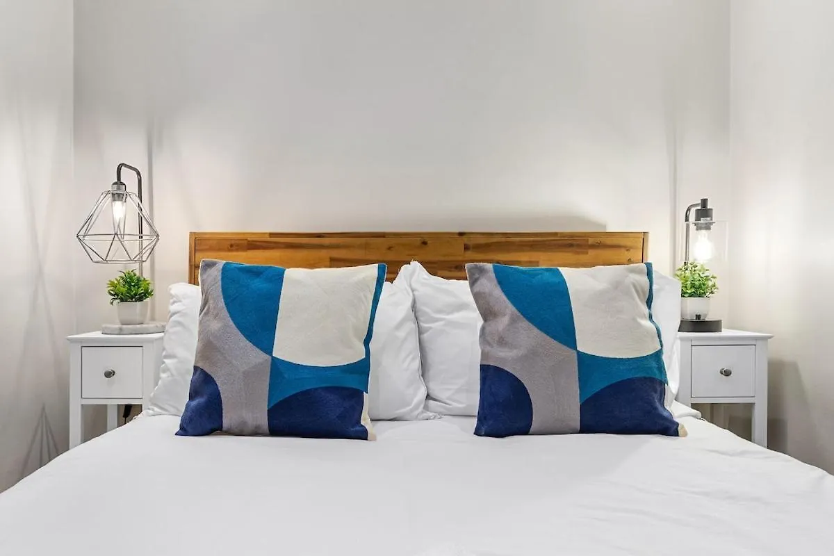 London Elite Flat With Parking Apartment