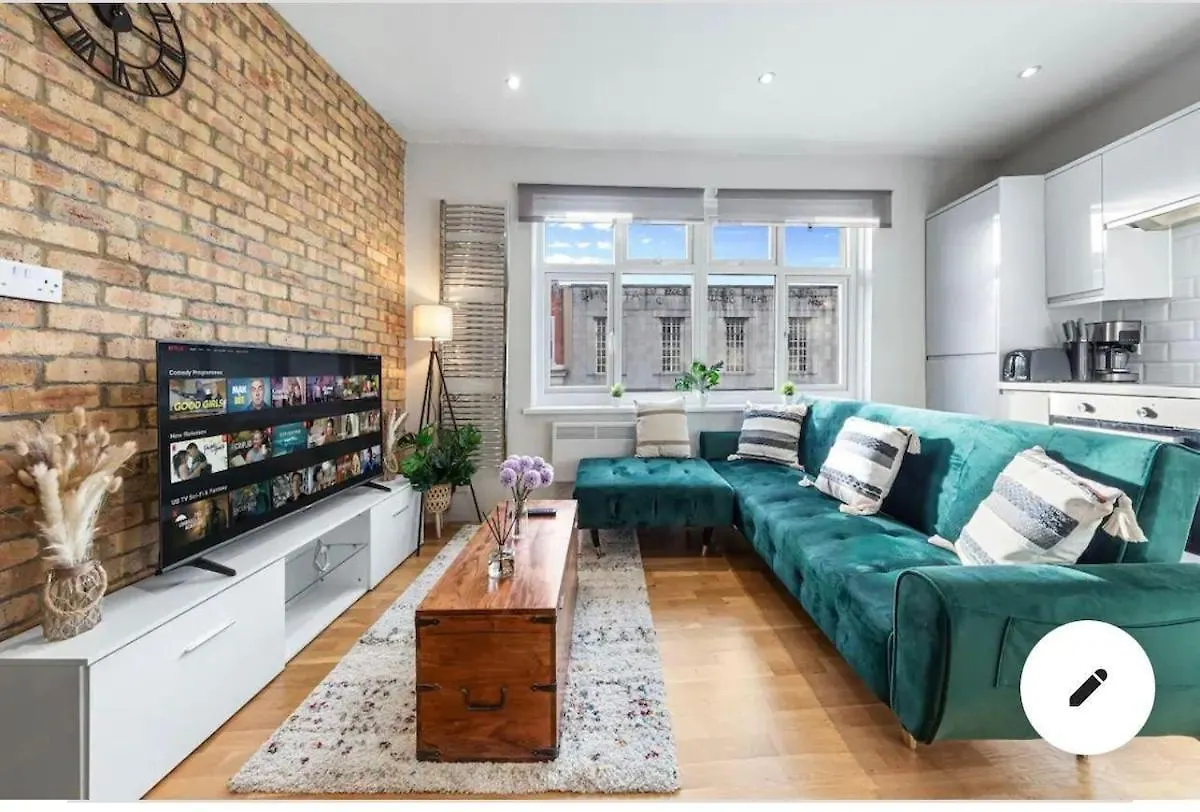 London Elite Flat With Parking Apartment